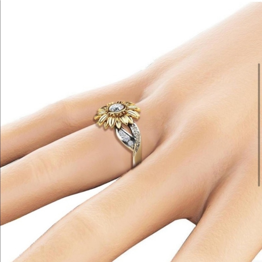 18k Sunflower Diamond Statement Ring - image 3